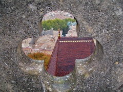 Uzes glimpse 1