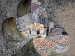 Uzes glimpse 2